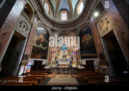 Vue du transept sud et du sanctuaire de la Vierge Noire à la basilique notre-Dame de la Daurade à Toulouse, France Banque D'Images