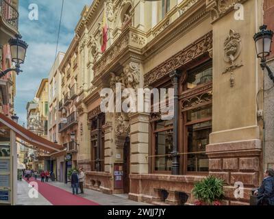 Le Real Casino de Murcie ou Casino de Murcie, est l'un des bâtiments les plus emblématiques de la ville du même nom, capitale de la région de Murcie. Banque D'Images