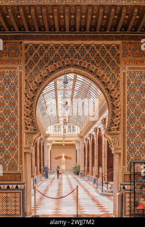 Le Real Casino de Murcie ou Casino de Murcie, est l'un des bâtiments les plus emblématiques de la ville du même nom, capitale de la région de Murcie. Banque D'Images