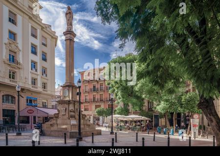 La statue de la Vierge Marie et le bâtiment de la Unión y el Fénix sur la Plaza de Santa Catalina capitale de la région de Murcie, Espagne, Europe. Banque D'Images