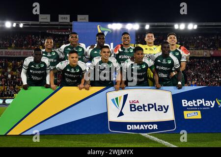 Bogota, Colombie. 13 février 2024. Deportivo Cali pose pour la photo officielle lors du match BetPlay Dimayor opposant Santa Fe (1) vs Deportivo Cali (0) à Bogota, Colombie le 13 février 2024. Photo par : Cristian Bayona/long Visual Press crédit : long Visual Press/Alamy Live News Banque D'Images