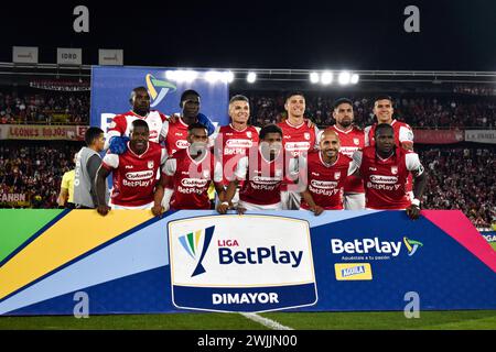 Bogota, Colombie. 13 février 2024. Independiente Santa Fe pose pour la photo officielle lors du match BetPlay Dimayor entre Santa Fe (1) et Deportivo Cali (0) à Bogota, Colombie le 13 février 2024. Photo par : Cristian Bayona/long Visual Press crédit : long Visual Press/Alamy Live News Banque D'Images