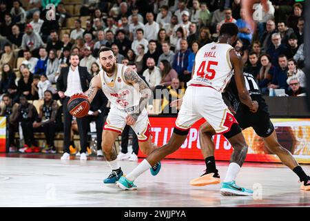 Monaco, Monaco. 13 février 2024. Mike James #55 de Monaco, Donta Hall #45 et Edwin Jackson #11 d'Asvel sont vus en action lors du match de Coupe de France entre L'AS Monaco et LDLC ASVEL à la salle Gaston-Medecin de Monaco. Score final : AS MONACO 92 - 82 LDLC ASVEL (photo Laurent Coust/SOPA images/SIPA USA) crédit : SIPA USA/Alamy Live News Banque D'Images