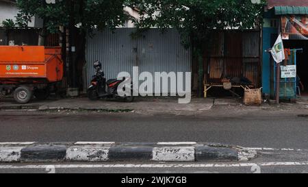 La vie urbaine animée de Medan se caractérise par des activités variées, une mosaïque animée de culture, de commerce et de communauté Banque D'Images