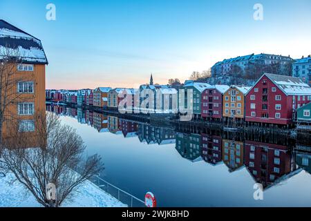 Vieux bâtiments riverains, Trondheim, Norvège Banque D'Images