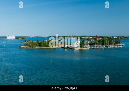 Helsinki, Finlande - 12 juin 2023 : ferry Island Valkosaari et Silja Line au départ du port d'Helsinki Banque D'Images