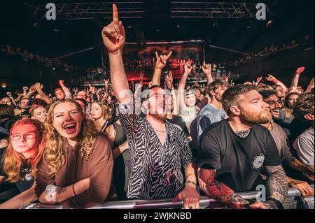 Copenhague, Danemark. 15 février 2024. Les amateurs de concert vus lors d'un concert live avec le groupe de metal progressif britannique Tesseract à Amager Bio à Copenhague. (Crédit photo : Gonzales photo/Alamy Live News Banque D'Images