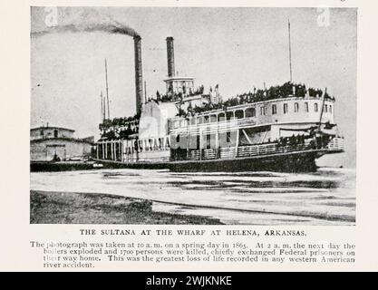 Le Sultana au quai à Helena, Arkansas de l'article PREMIERS BATEAUX À VAPEUR SUR LES RIVIÈRES de l'ouest de L'AMÉRIQUE. Par Cons D. Millar. Tiré de l'Engineering Magazine consacré au progrès industriel volume XI octobre 1897 The Engineering Magazine Co Banque D'Images