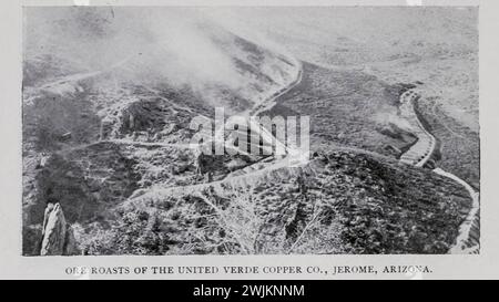 Torréfaction de minerai de l'United Verde Copper Co., Jerome, Arizona tiré de l'article LES RESSOURCES MINÉRALES DE L'ARIZONA. Par Thomas Toiige. Tiré de l'Engineering Magazine consacré au progrès industriel volume XI octobre 1897 The Engineering Magazine Co Banque D'Images