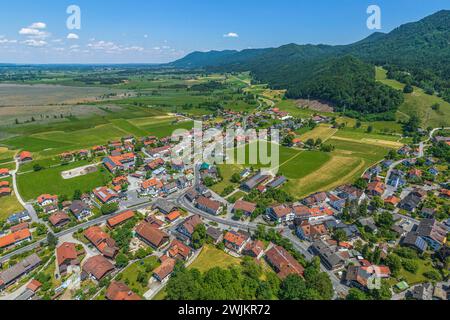 Die Gemeinde Kochel am See in Oberbayern im Luftbild Ausblick auf Kochel am See in der Region Tölzer Land am bayeris Kochel am See Bayern Deutschland Banque D'Images