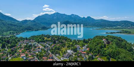 Die Gemeinde Kochel am See in Oberbayern im Luftbild Ausblick auf Kochel am See in der Region Tölzer Land am bayeris Kochel am See Bayern Deutschland Banque D'Images