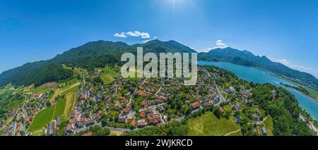 Die Gemeinde Kochel am See in Oberbayern im Luftbild Ausblick auf Kochel am See in der Region Tölzer Land am bayeris Kochel am See Bayern Deutschland Banque D'Images