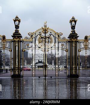 Porte du palais de Buckingham, Londres Banque D'Images