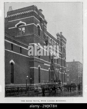 HAYES CROCHET ET CAMION D'ÉCHELLE AVEC ÉCHELLE PROLONGÉE DE L'ARTICLE L'ÉQUIPEMENT ET L'ORGANISATION D'UN DÉPARTEMENT D'EIRE DE VILLE. Par Hugh Bonner. Tiré de l'Engineering Magazine consacré au progrès industriel volume XIV octobre 1897 - mars 1898 The Engineering Magazine Co Banque D'Images