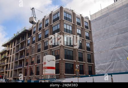 Londres, Angleterre, Royaume-Uni. 16 février 2024. Vue d'ensemble d'un nouveau chantier de construction d'immeubles d'appartements dans le centre de Londres alors que les associations de logement avertissent que le nombre de logements abordables construits à Londres a chuté des trois quarts au cours de la dernière année. (Crédit image : © Vuk Valcic/ZUMA Press Wire) USAGE ÉDITORIAL SEULEMENT! Non destiné à UN USAGE commercial ! Banque D'Images