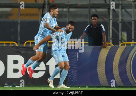 Lima, Pérou. 16 février 2024. Alejandro Hohberg et Martin Cauteruccio de Sporting cristal lors du match Torneo Apertura Liga 1 Apuesta total 2024, date 4, entre Sporting cristal et Chankas CYC joué à l'Estadio Nacional de Peru le 15 février 2024 à Lima, Pérou. (Photo de Miguel Marrufo/PRESSINPHOTO) crédit : AGENCE SPORTIVE PRESSINPHOTO/Alamy Live News Banque D'Images