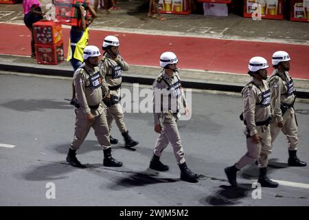 Police militaire de Bahia au carnaval salvador, bahia, brésil - 10 février 2024 : policiers militaires de Bahia vus pendant le carnaval dans la ville de Salvador. SALVADOR BAHIA BRÉSIL Copyright : xJoaxSouzax 080224JOA4315312 Banque D'Images