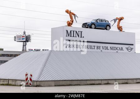 BORN - logo du constructeur automobile VDL Nedcar. La production d'un grand nombre de voitures particulières prendra fin à cet endroit. ANP MARCEL VAN HOORN pays-bas Out - belgique Out Banque D'Images