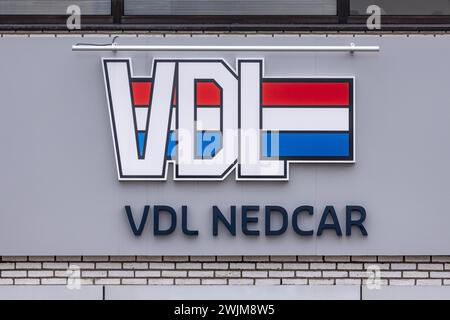 BORN - logo du constructeur automobile VDL Nedcar. La production d'un grand nombre de voitures particulières prendra fin à cet endroit. ANP MARCEL VAN HOORN pays-bas Out - belgique Out Banque D'Images