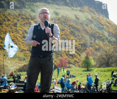 Patrick Harvie, MSP, leader du Scottish Green Party lors d'une manifestation cycliste pour manifester pour des rues plus sûres lors d'une manifestation annuelle de pédalage au Parlement Banque D'Images