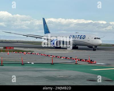 N28987 United Airlines Boeing 787-9 Dreamliner Rollt am am San Francisco International Airport SFO / KSFO zur Startbahn. San Francisco, Kalifornien, États-Unis, Vereinigte Staaten von Amerika, 15.02.2024 *** N28987 United Airlines Boeing 787 9 Dreamliner circulant sur la piste de l'aéroport international de San Francisco SFO KSFO San Francisco, Californie, États-Unis d'Amérique, 15 02 2024 Banque D'Images