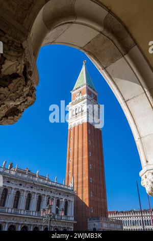 Le Campanile de Saint Marc, Venise, Vénétie, Italie Banque D'Images
