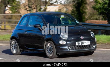 Milton Keynes, Royaume-Uni-Feb 13th 2024:2020 noir Fiat 500 star voiture conduisant sur une route anglaise Banque D'Images