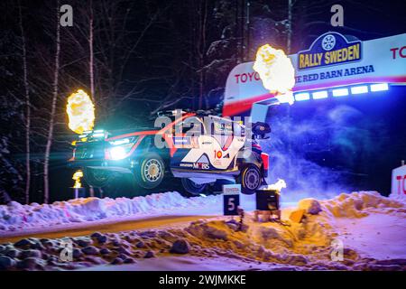 Umea, Suède. 15 février 2024. Le pilote Esapekka Lappi (fin) et Janne Ferm (fin) du Hyundai Shell Mobis World Rally Team, Hyundaii20 N Rally1 Hybrid, participent au Championnat du monde FIA WRC Rally Sweden. (Photo de Luca Barsali/SOPA images/SIPA USA) crédit : SIPA USA/Alamy Live News Banque D'Images