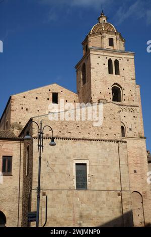 Extérieur de Madonna del Ponte, cathédrale de Lanciano, province de Chieti, Abruzzes, Italie Banque D'Images