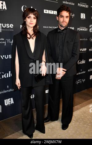 Luise Befort und Maximilian Befort BEI der Berlin soirée d'ouverture par Gala, UFA und RTL Deutschland im Rahmen der Berlinale 2024 / 74. Internationale Filmfestspiele Berlin im Hotel SO / Berlin Das Stue. Berlin, 15.02.2024 *** Luise Befort et Maximilian Befort à la soirée d'ouverture de Berlin par Gala, UFA et RTL Allemagne dans le cadre du Festival international du film de Berlin Berlinale 2024 74 à l'Hôtel SO Berlin Das Stue Berlin, 15 02 2024 Foto:Xn.xKubelkax/xFuturexImagex Opening night 4270 Banque D'Images