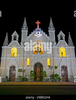 La magnifique structure vieille de 160 ans et un monument emblématique de la ville de Pune - la cathédrale Saint-Patrick , vide en raison de la pandémie. Banque D'Images