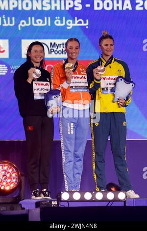 Doha, Qatar. 16 février 2024. DOHA, QATAR - 16 FÉVRIER : Marrit Steenbergen des pays-Bas et Siobhan Bernadette Haughey Hong Kong, Chine et troisième Shayna Jack d'Australie participant à la finale du 100 m libre féminin le jour 15 : natation des Championnats du monde de natation Doha 2024 le 16 février 2024 à Doha, Qatar. (Photo de MTB-photo/BSR Agency) crédit : BSR Agency/Alamy Live News Banque D'Images