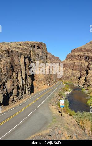 U.S. Highway 95 in Picture gorge, John Day Fossil Beds N.M., Oregon. Banque D'Images