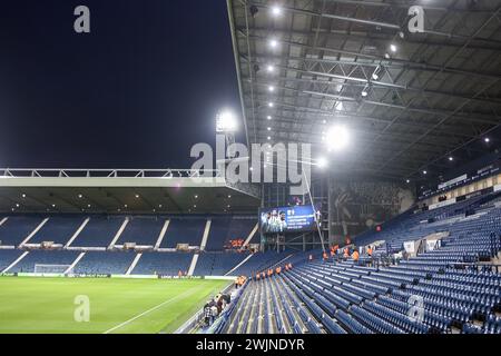 West Bromwich, Royaume-Uni. 16 février 2024. Une vue générale le long de la tribune est du terrain avant le match EFL Sky Bet Championship entre West Bromwich Albion et Southampton aux Hawthorns, West Bromwich, Angleterre le 16 février 2024. Photo de Stuart Leggett. Utilisation éditoriale uniquement, licence requise pour une utilisation commerciale. Aucune utilisation dans les Paris, les jeux ou les publications d'un club/ligue/joueur. Crédit : UK Sports pics Ltd/Alamy Live News Banque D'Images