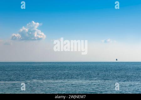 Aube sur la surface de la mer. Été. Mer Noire. Banque D'Images