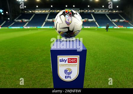 Vue générale du ballon officiel du jour de match, le Puma Orbita 1 EFL Football, devant le Sky Bet Championship match aux Hawthorns, West Bromwich. Date de la photo : vendredi 16 février 2024. Banque D'Images