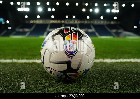 Vue générale du ballon officiel du jour de match, le Puma Orbita 1 EFL Football, devant le Sky Bet Championship match aux Hawthorns, West Bromwich. Date de la photo : vendredi 16 février 2024. Banque D'Images