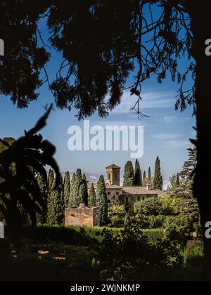 Tour de l'église Iglesia de Santa Maria de la Encarnacion dans l'Alhambra, Grenade, des jardins du Generalife, tourisme de vacances d'été, Andalou Banque D'Images