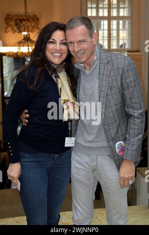 Alice Brauner mit Ehemann Michael Zechbauer beim Empfang der bayerischen Filmförderung FFF während der Berlinale 2024 in der Vertretung des Freistaats Bayern beim Bund. Berlin, 16.02.2024 *** Alice Brauner avec son mari Michael Zechbauer à la réception du Fonds bavarois pour le film FFF pendant la Berlinale 2024 à la représentation de l'État libre de Bavière au gouvernement fédéral Berlin, 16 02 2024 Foto:XF.xKernx/xFuturexImagex FFF empfang 4217 Banque D'Images