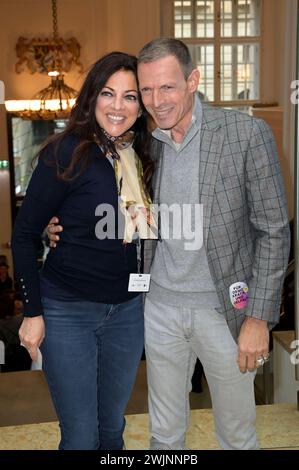 Alice Brauner mit Ehemann Michael Zechbauer beim Empfang der bayerischen Filmförderung FFF während der Berlinale 2024 in der Vertretung des Freistaats Bayern beim Bund. Berlin, 16.02.2024 *** Alice Brauner avec son mari Michael Zechbauer à la réception du Fonds bavarois pour le film FFF pendant la Berlinale 2024 à la représentation de l'État libre de Bavière au gouvernement fédéral Berlin, 16 02 2024 Foto:XF.xKernx/xFuturexImagex FFF empfang 4216 Banque D'Images