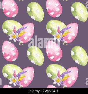 Chasse aux oeufs à motif sans couture. Poulet peint en rose, œufs verts, fleur de narcisse, plumes violettes. Joyeuses Pâques 2024 clipart. Aquarelle dessinée à la main Banque D'Images