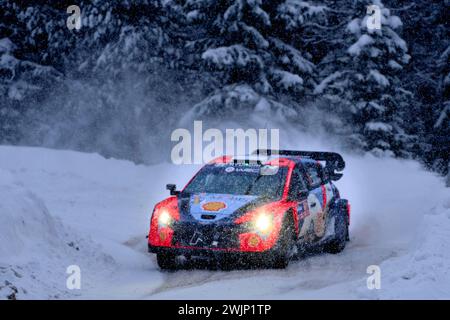 Umeå 20240216Ott Tänak (est) avec lecteur de cartes Martin Järveoja (est), Hyundai Shell Mobis World Rally Team, Hyundai i20 N Rally1 Hybrid, RC1 Rally1 lors de l'étape de vendredi lors du Floda 1 Rallye Suède 2024 à Umeå photo : PEO Möller / LocalEyes / TT code 11549 Banque D'Images