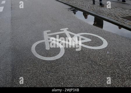 Copenhague, Danemark /16 février 2024/.piste cyclable pour cyclistes à Copenhague, capitale dan ish. (Photo.Francis Joseph Dean/Dean Pictures) Banque D'Images