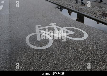 Copenhague, Danemark /16 février 2024/.piste cyclable pour cyclistes à Copenhague, capitale dan ish. Photo.Francis Joseph Dean/Dean Pictures Banque D'Images