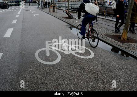 Copenhague, Danemark /16 février 2024/.piste cyclable pour cyclistes à Copenhague, capitale dan ish. Photo.Francis Joseph Dean/Dean Pictures Banque D'Images