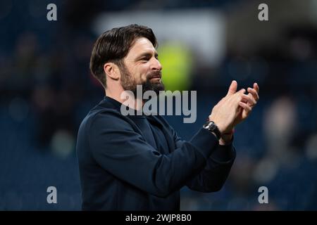 16 février 2024 : les Hawthorns, West Bromwich, West Midlands, Angleterre ; EFL Championship Football, West Bromwich Albion contre Southampton ; Russell Martin, manager de Southampton, applaudit les fans itinérants après le coup de sifflet final Banque D'Images