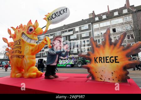 Le changement climatique nécessite plus d'attention médiatique que les guerres, flottement politique par Jacques Tilly, Rosenmontagszug Duesseldorf, Rhénanie du Nord-Westphalie, Allemagne Banque D'Images