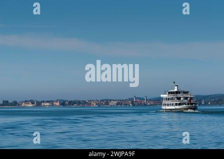 Vue de Lindau depuis Bregenz sur le lac de Constance, bateau d'excursion, Bavière, Allemagne Banque D'Images