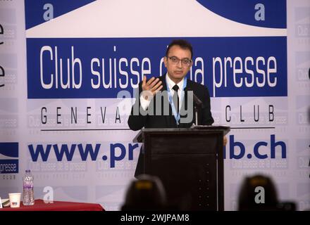 Genève, Suisse. 15 février 2024. Javaid Rehman, rapporteur spécial des Nations Unies sur la situation des droits de l'homme en Iran, prend la parole lors d'une audition de la société civile sur le massacre de prisonniers politiques en 1988. Une audition de la société civile sur le massacre de prisonniers politiques de 1988, organisée par Justice pour les victimes du massacre de 1988 en Iran (JVMI), a eu lieu au Club de la presse de Genève. (Photo de Siavosh Hosseini/SOPA images/Sipa USA) crédit : Sipa USA/Alamy Live News Banque D'Images