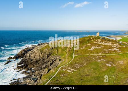 Vue aérienne de la couronne de Banba, joyau emblématique de Malin Head, point le plus au nord de l'Irlande, célèbre Wild Atlantic Way, spectaculaire route côtière. Merveilles de Banque D'Images